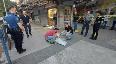Salihli'de Kanlı Kuyumcu Soygunu: Silahlı Saldırganı Esnaf Parke Taşıyla Avladı