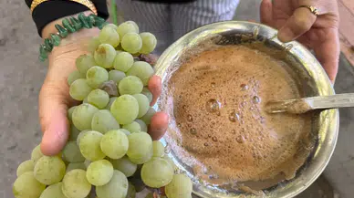 İbradı'da Asırlık Bağların Şifalı Pekmezi Bakır Kazanlarda Kaynıyor: Kilogramı 500 TL