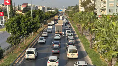 Ders Zili Çaldı Trafik Kilitlendi: Antalyalılar Güne Trafik Kabusuyla Başladı!