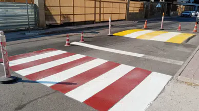 Konyaaltı'nda Sürücüler İçin Kasisler Yeniden Boyanıyor