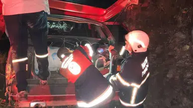 Erzin'de Trafik Kazası: Otomobil Ormanlık Alana Devrildi, 4 Yaralı!