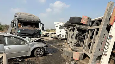 Tarsus Otoyolu'nda Karşı Şeride Geçen Tır Dehşet Saçtı