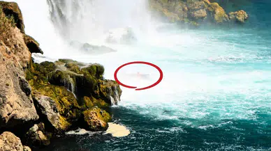 Düden Şelalesi'nde Turistler Tehlikeli Sınıra Girdi!