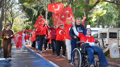 Muratpaşa'da Özel Bireylerden 29 Ekim Bando Yürüyüşü