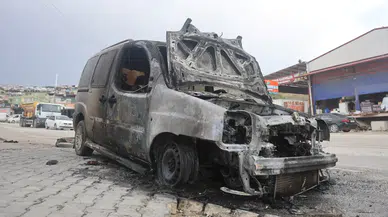 Hatay'da Seyir Halindeki Hafif Ticari Araç Alev Alev Yandı