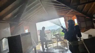 Hatay'da Korkutan Çatı Yangını: İtfaiyenin Müdahalesiyle Söndürüldü
