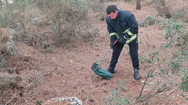 Manavgat'ta Merdiven Altından 2 Metrelik Kara Yılan Çıktı