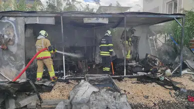 Saniyeler İçinde Kül Oldu: Hatay'da Konteyner Yangını
