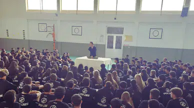 Milli Yüzücü Sefa Yurtkölesi Antalya Spor Lisesi’nde Öğrencilerle Buluştu