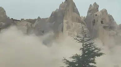 Kapadokya'da Dehşet Anları: Müze Girişinde Peribacası Çöktü, Yaralılar Var!