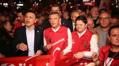 Özgür Özel'den Cumhuriyet Yürüyüşü'nde İktidar Mesajı! "Yaktık Gemileri, Yeni Bir Yoldayız"