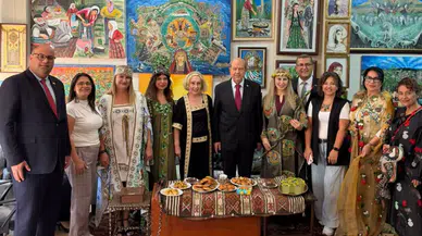 Ersin Tatar Mersin'de Sanat Buluşmasına Katıldı: Atatürk Portresi