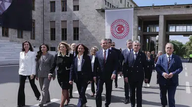 Meclis'te 5. Yasama Yılı Mesaisi Atatürk Anıtı'ndaki Törenle Başladı