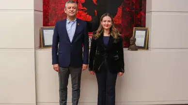 Gözler Antalya Büyükşehir’deydi: Büşra Özdemir’den Özgür Özel’e Telefon!