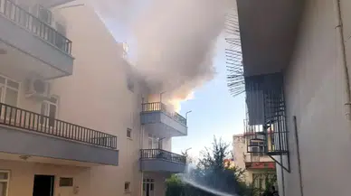 Antalya'da Korkutan Yangın: Mahsur Kalan Kediyi Kiracı Kurtardı