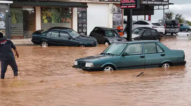 Mersin Silifke’de Sağanak Sele Dönüştü! Hastane Yolu Ulaşıma Kapandı