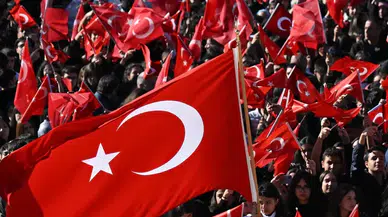Cumhuriyetin Yıl Dönümü Etkinliklerine Yağmur Arası! Finike'de de Kutlamalar Ertelendi