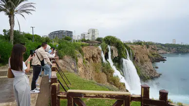 Sağanak Onları Durduramadı! Şemsiyesini Kapan Düden'e Koştu
