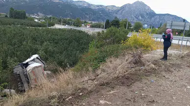 Kontrolden Çıkan Kum Yüklü Tır Bahçeye Devrildi: 1 Ölü
