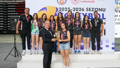 Manavgat Belediyespor Genç Kızlar Voleybol Takımı Antalya İkincisi
