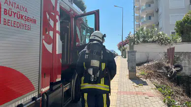 Alanya'da Bir Apartman Dairesinde Çıkan Yangın İtfaiye Ekiplerince Söndürüldü
