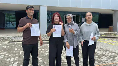 Burdur'da YKS Heyecanı: Anne, Baba ve İki Kızı Aynı Gün Ter Döktü
