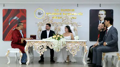 Takvimler 26.06.2026'yı Gösterdi: Burdur'da Nikah Dairesi Dolup Taştı!