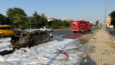 Serik'te Seyir Halindeki Otomobil Alev Aldı: 4 Yaralı