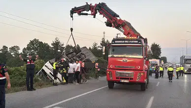 Özel Halk Otobüsü Şarampole Devrildi: 21 Yaralı