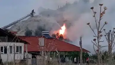 Rüzgarın Etkisiyle Büyüyen Alevler Burdur'da Bir Evi Küle Çevirdi!