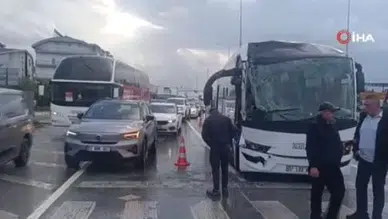 Manavgat’ta Zincirleme Kaza: Otel Servisi Kamyona Çarptı!