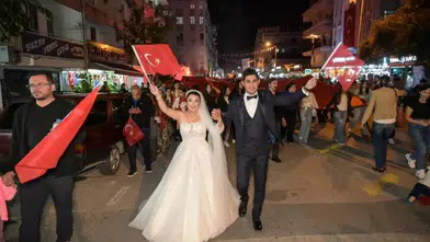 Demre'de Gelin ve Damat Cumhuriyet Coşkusuna Eşlik Etti