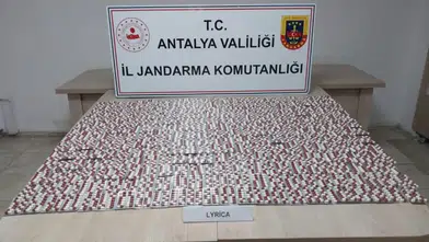 Finike'de Evde Saklanan Binlerce Hap Bulundu