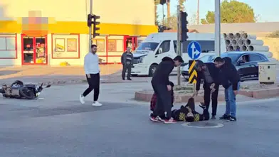 Döşemealtı’nda Araca Çarpmamak İstedi, Asfalta Savruldu