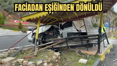 Otomobil Jandarma Noktasına Daldı!