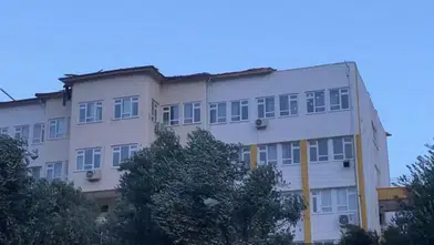 Antalya'da Sarı Kod Uyarısı Sonra Şiddetli Rüzgar Okulun Çatısına Zarar Verdi