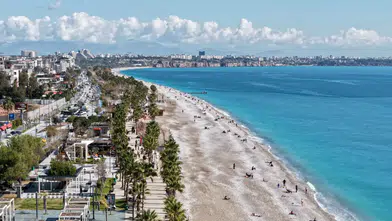 Antalya’da Pastırma Yazı, Deniz Turkuaza Döndü