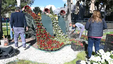 Kemer Yaz Sezonuna Petunyalarla 'Merhaba' Diyor