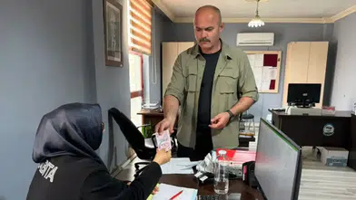 Serik'te Başkanın Koruması Bankamatikteki Parayı Zabıtaya Teslim Etti