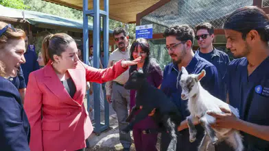 Başkan Vekili Büşra Özdemir’den Cüce Keçilere İsim Anneliği