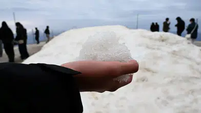 Antalya’da Yaz Yaşanırken, Kemerli Öğrenciler Zirve Kar Keyfi Yaptı