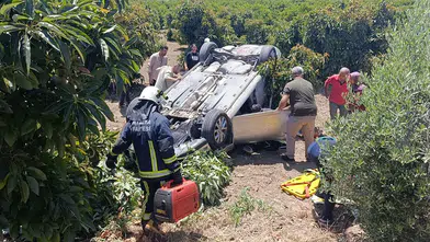 Manavgat'ta Araç Virajı Alamadı: Takla Atarak Avokado Bahçesine Uçtu