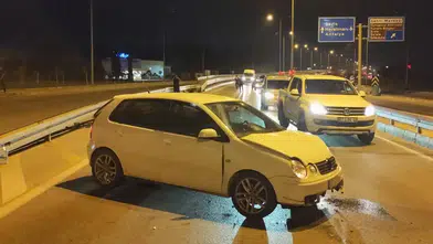 Manavgat'ta Direksiyon Hakimiyetini Kaybeden Sürücü Bariyerlere Çarptı