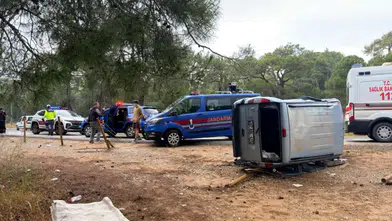 Manavgat'ta Şerit İhlali Kazası: Araç Takla Attı, 3 Yaralı