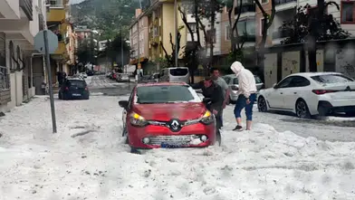 Isparta'da Şiddetli Dolu ve Sağanak Aniden Bastırdı