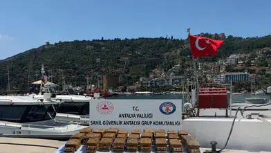 Alanya Keşefli Sahili'nde Şok! 40 Milyon TL'lik Uyuşturucu Kıyıya Vurdu