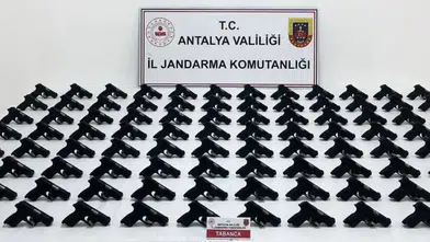 Serik’te Operasyon: Araçtan 100 Ruhsatsız Tabanca Çıktı, 2 Tutuklama