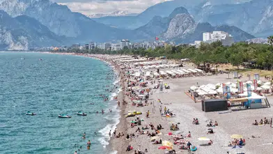 Bayramın 3. Gününde Konyaaltı Plajı Dronla Görüntülendi
