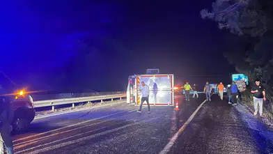 Kemer D-400'de Korkutan Kaza: Tankerden Sızan Mazot Yolu Kapattı