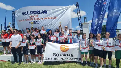 Döşemealtı Kovanlık Köyü Kızları Türkiye Üçüncüsü Oldu!